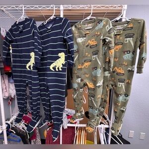 3T Twin/Irish Twin Alert! 2*Carter's Navy Striped & 2*Grn Cnstrctn Footies. GUC